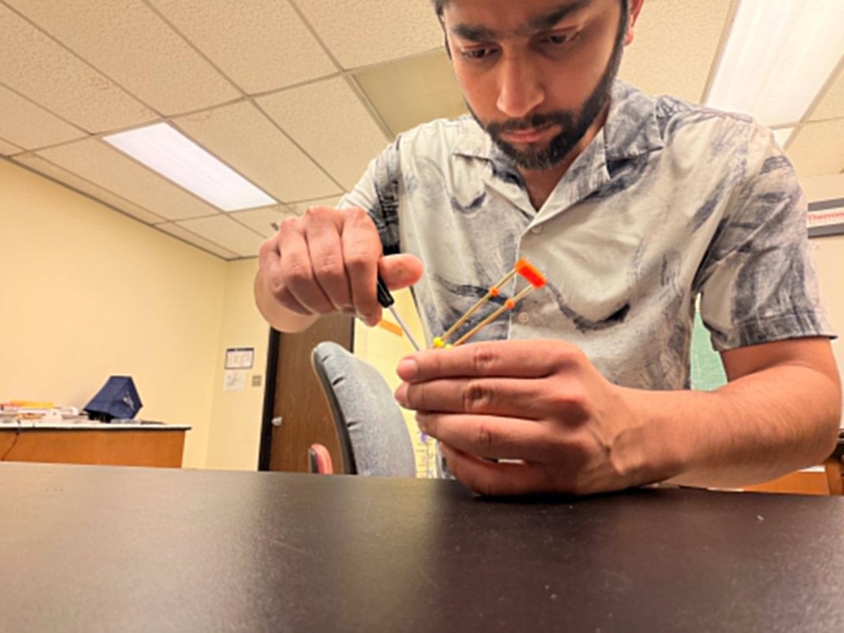 Assembling linkages
